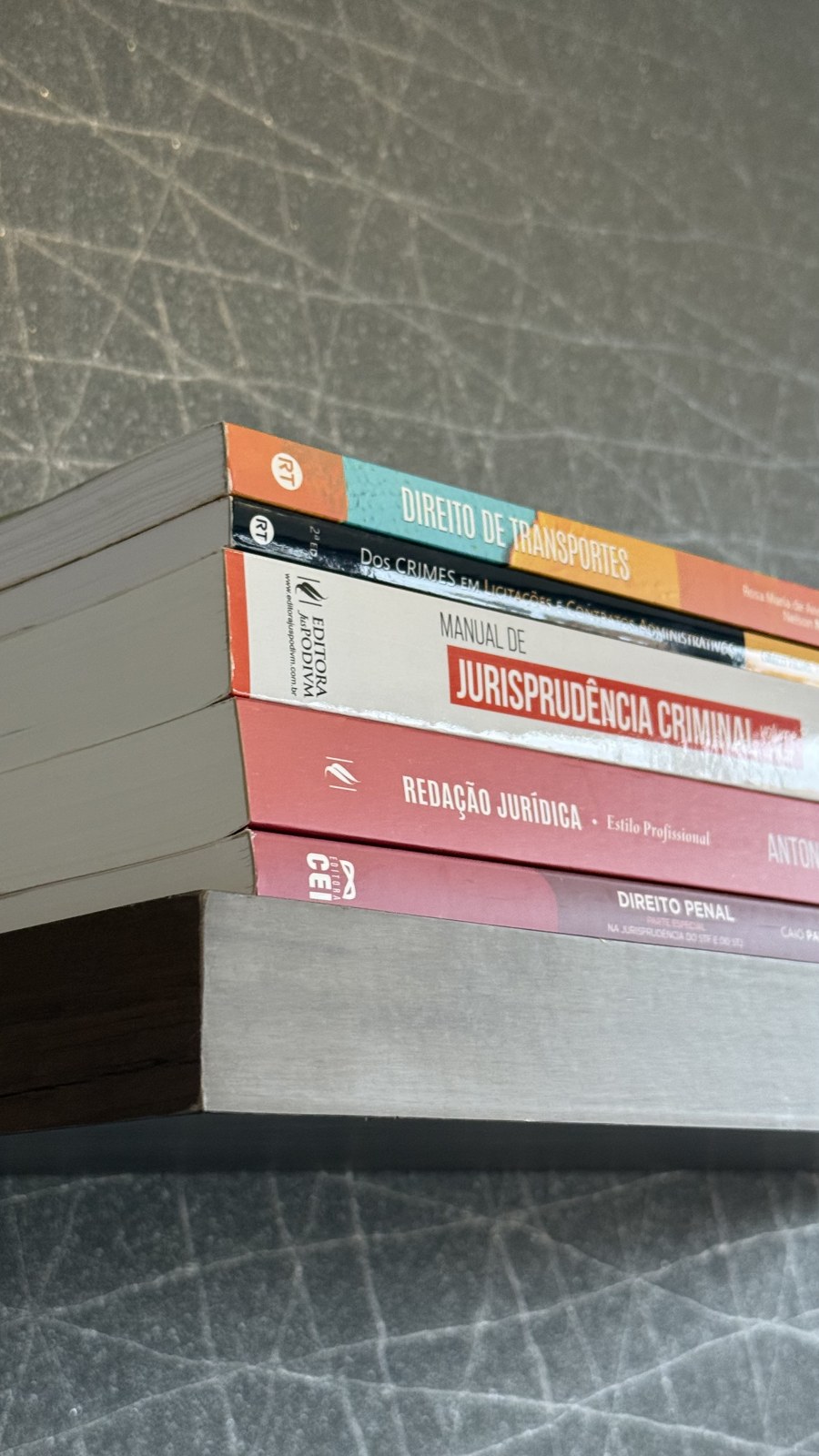 Obras jurídicas do acervo da Distler Advocacia